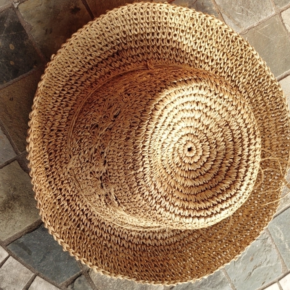 FOLD AND GO PAPER STRAW BEACH HAT